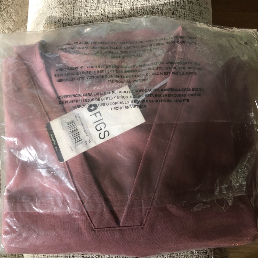 Figs Mineral Mauve Casma scrub top XS